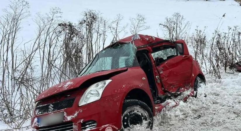 Kamionnak csapódó kocsiban halt meg Krisztina a 4-es úton - hős autósok próbálták kivágni a roncsból