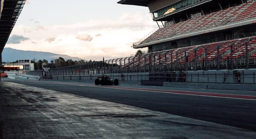 Az Audi először villantotta meg a 2026-os F1-es autóját: sikeres shakedown Barcelonában