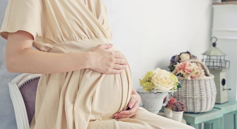 Túl kihívóak ezek a szinte ruhátlan kismamák? Extrém fotózások, stílusosság – kinek hol a határ?