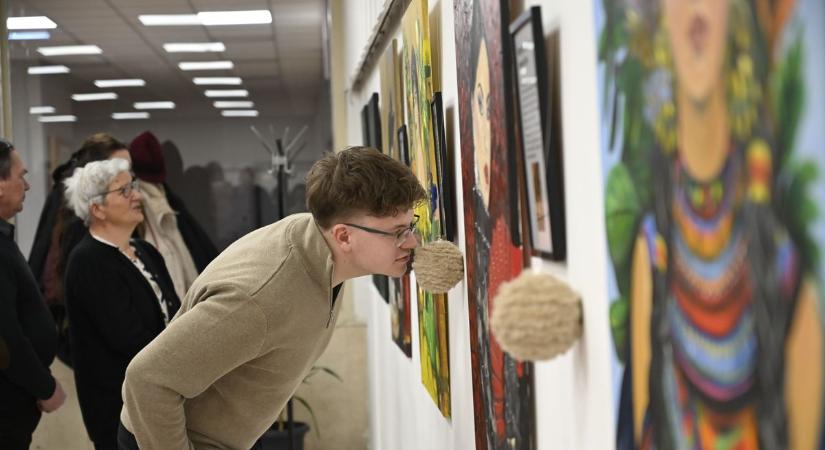 Illatok, színek: Papp Andrea különleges "utazásra" hív festményeivel - fotók