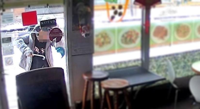 Betörte a kínai étterem ajtóüvegét Győrben, bemászott, üdítőt és pénzt lopott el a férfi - Fotó