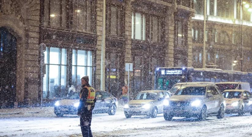 Ónos eső miatt öt vármegyére adtak ki figyelmeztetést, este újabb hidegfront jön