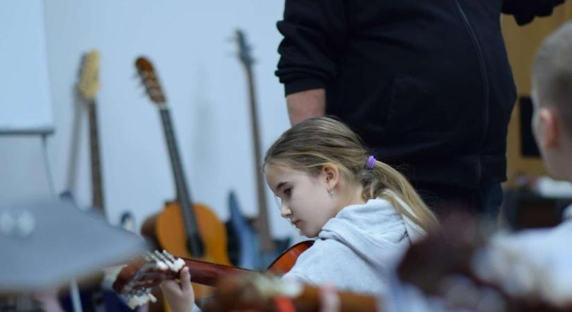 Januárban újra Hangár – gitárt, dobot és más hangszereket is kipróbálhatunk