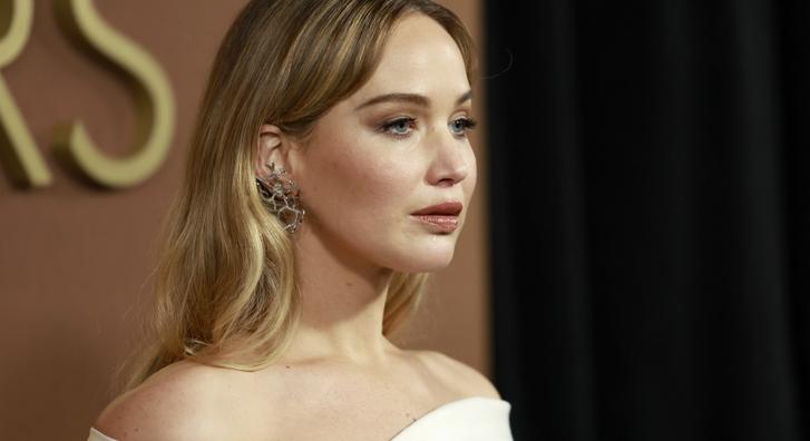 Kikelt magából Jennifer Lawrence: „Kinyírlak téged és az egész családodat”