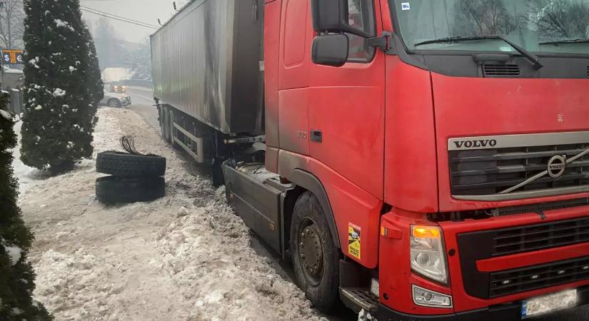 Rahón útközben kigyulladt egy teherautó