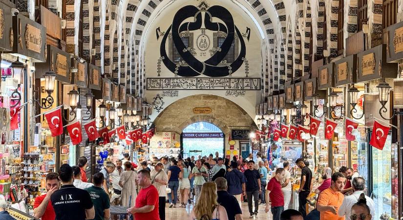 Süveg Szilvia: Oláhné Péli Adél eladja magát a sztambuli bazárban