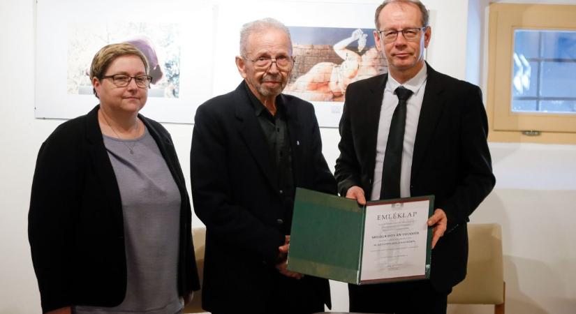 Kilencvenedik születésnap, a tragédia árnyékában – a grafikusművész Zala szerelmese (galéria)