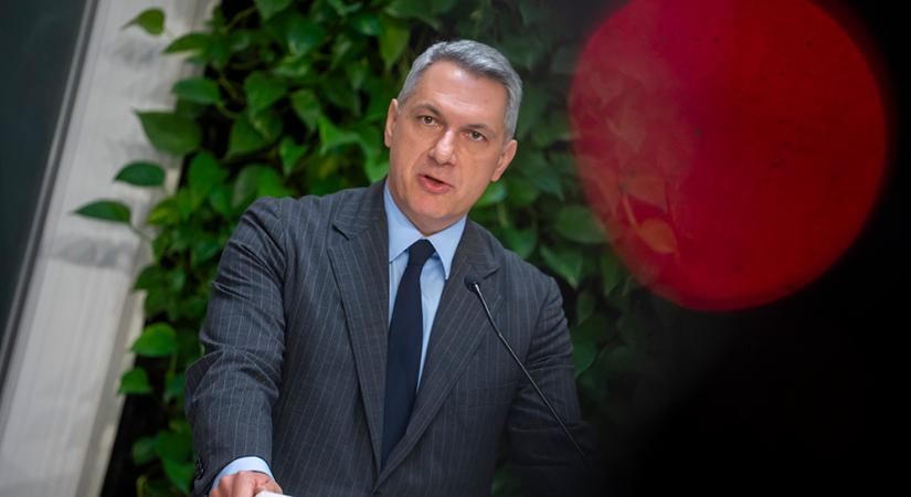 Lázár János: nem tapasztalható fennakadás a vonatok közlekedésében