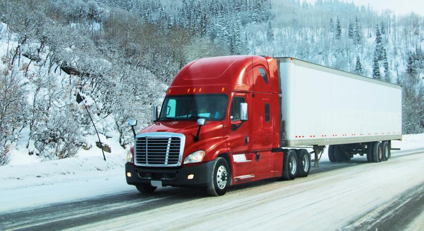 Egy kamionsofőr azt állította, megbírságolták segítségnyújtás helyett: megszólalt a rendőrség, videót is közölt