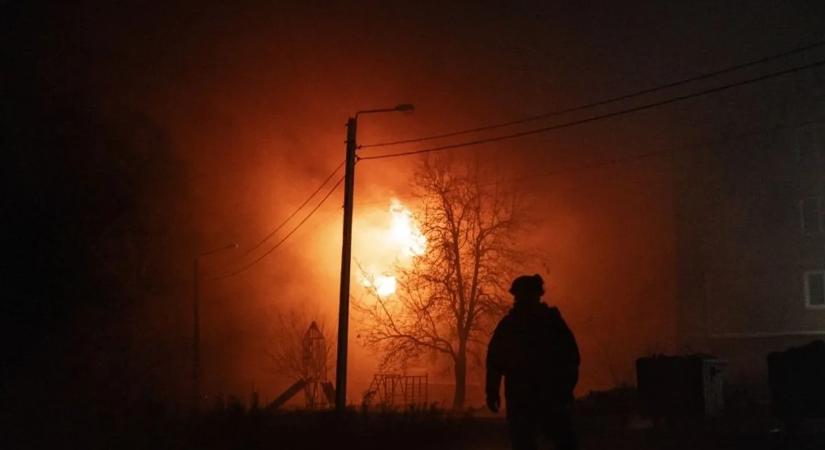 Lángokban áll a volgográdi olajfinomító - videó