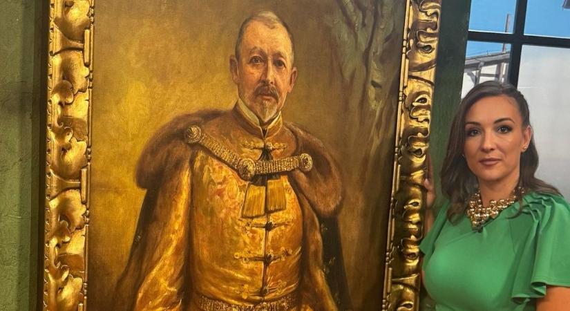 Katona Szandra egy különleges műtárgyat juttatott el az öttevényi kastélyba