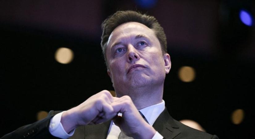 Elon Musk nekiment a briteknek, miután cenzúrázni akarták