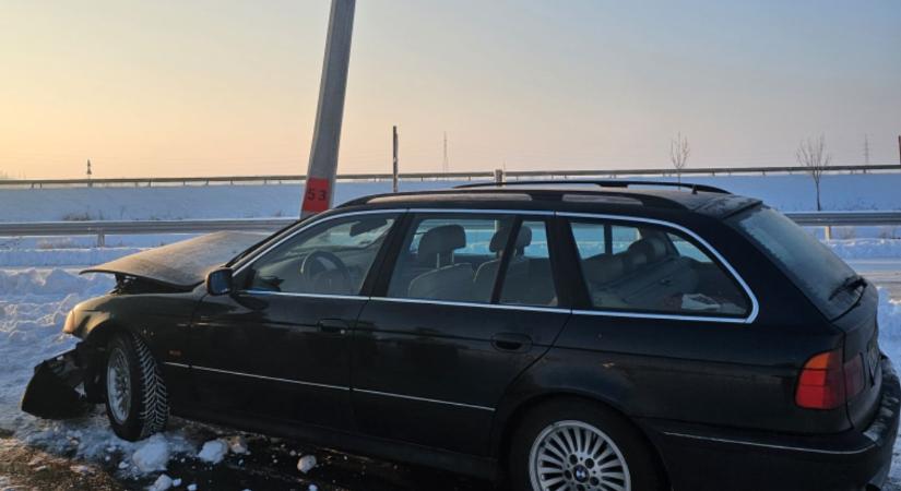 Villanyoszlopnak ütközött Debrecennél