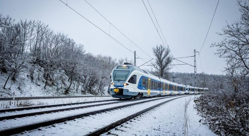 Kimaradó járatok, hosszabb menetidő: nehéz napok a vasúti közlekedésben