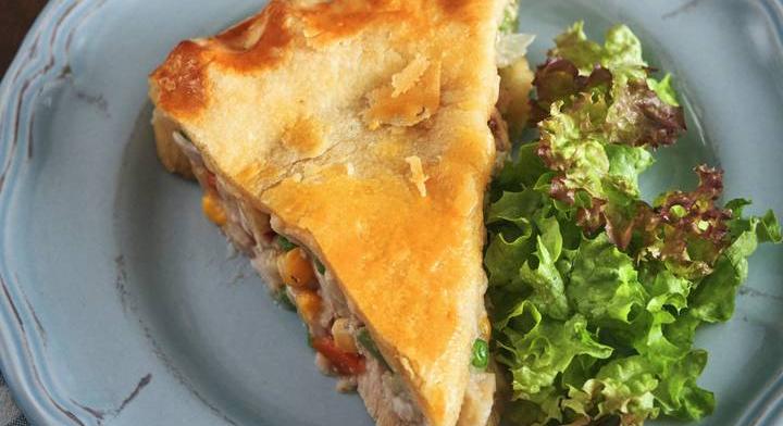 Maradékmentő pulykás pite: zöldségekkel gazdagon készül