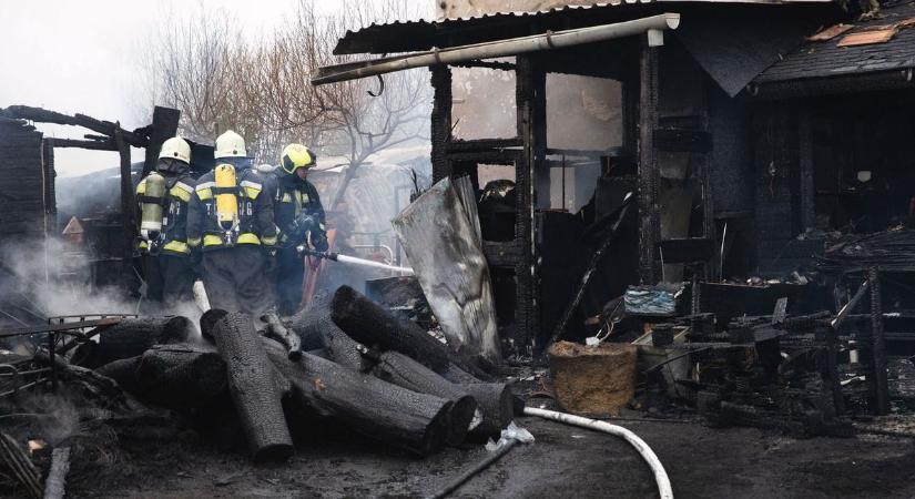 Rémisztő tűzeset Pécsen: nagy erőkkel vonult ki a katasztrófavédelem!