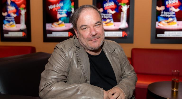 Itt a dátum, ekkor kerül adásba Kálloy Molnár Péter egyik utolsó filmes szereplése