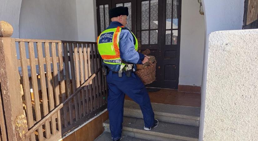 Nem maradt egyedül a hidegben: rendőrök segítettek egy idős hölgyön Körmenden