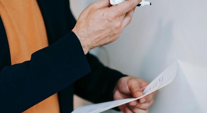 A finn teljesítményértékelés az önreflexióról és az önértékelésről szól, a TÉR-en pedig lenne mit csiszolni