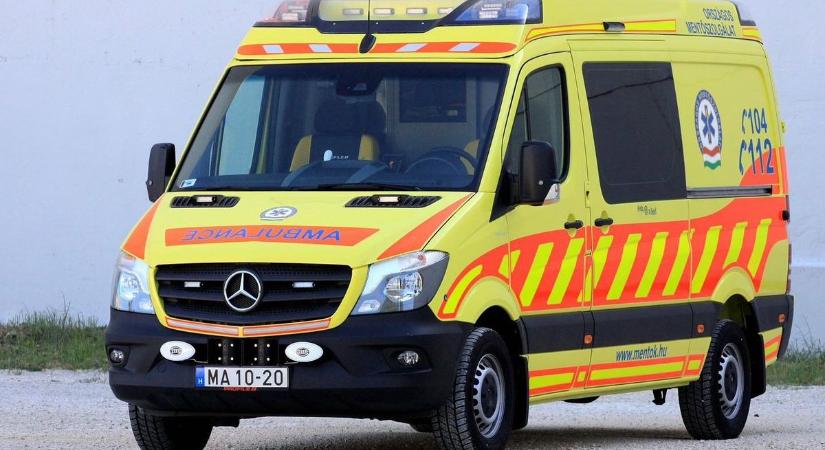 A mentők szeme láttára omlott össze egy férfi keringése – hajszálon múlt az élete