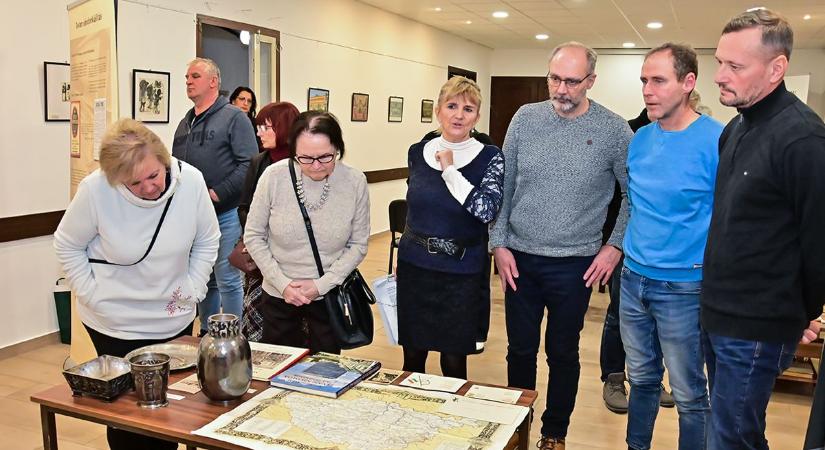 A könyv megszállottjai voltak – Kőszegre érkezett a Tevan család- és nyomdatörténeti vándorkiállítás