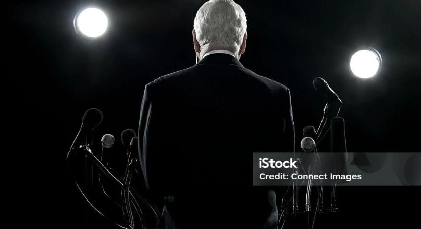 Orvos, informatikus, vagy politikus? Ezekkel a szakmákkal lehet a legtöbbet keresni