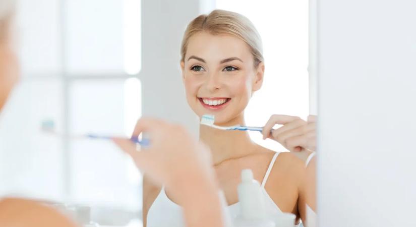 Hófehér fogak egy csettintésre? Íme a legjobb megoldás, ha szép mosolyra vágysz