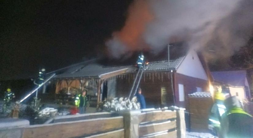 Amikor a baj csőstül jön: hófúvás és tűzesetek Fejérben (galéria, videó)