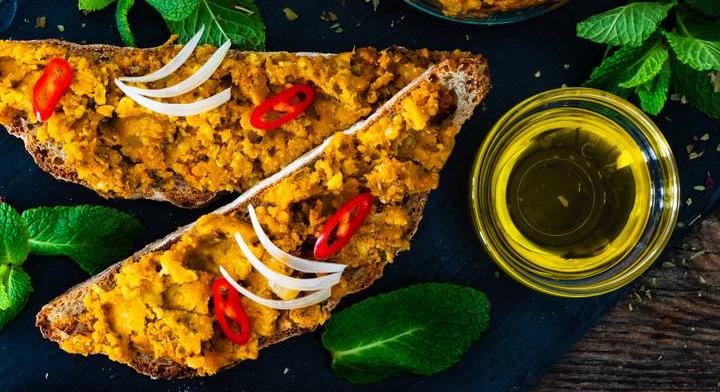 Lencsepástétom pirítóshoz: húsmentes alternatíva májkrém helyett