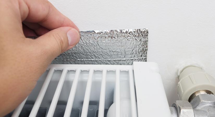 Fogj egy tekercs alufóliát: fél óra alatt felmelegszik a lakás, még akkor is, ha odakint – 20 C van