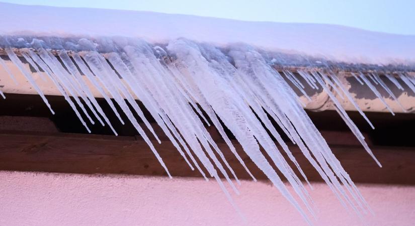 Vigyázz! Jégcsapok eshetnek a fejedre!