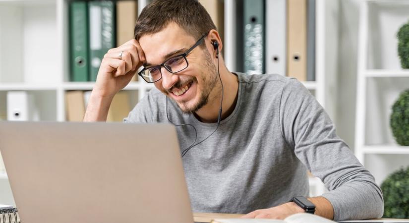 Ingyen tanulhat nyelvet az egész család: így veti be a mesterséges intelligenciát a KRÉTA