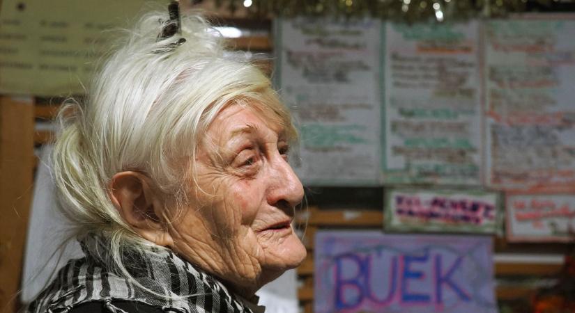 Versimádó idős hölgy varázsolt olyan karácsonyt Veszprémbe, amiről sokan csak álmodnak (galéria)