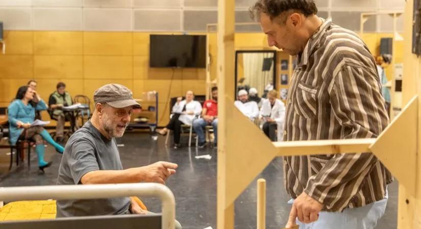 Eltűnt Tompa Gábor rendezése a Budapesti Nemzeti Színház műsoráról, de nem áll össze a hivatalos magyarázat