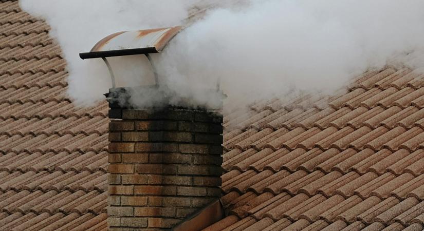 Lerakódott korom égett egy tokodaltárói ház kéményében