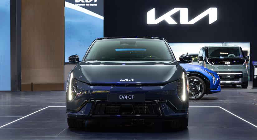 Három új GT-modellt is bemutatott a Kia