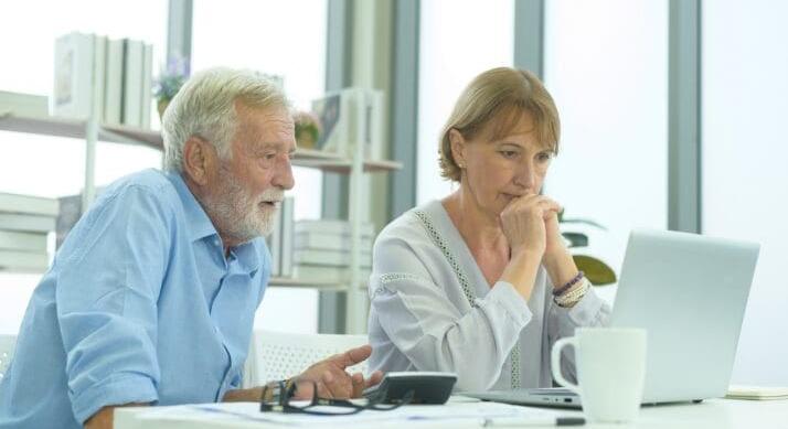 Nyugdíjemelés 2026 – Itt a hivatalos menetrend és a 14. havi nyugdíj részletei