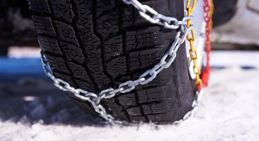 Így szereld fel a hóláncot szakszerűen – videó