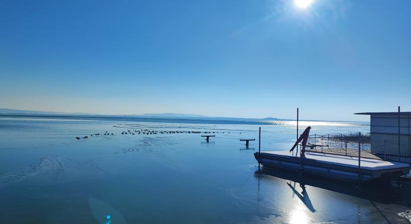 Kiderült, lehet-e már csúszkálni a Balaton jegén