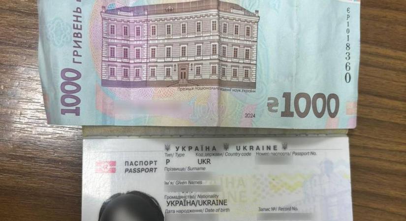 Kenőpénzzel próbálkozott egy nő az asztélyi határátkelőn