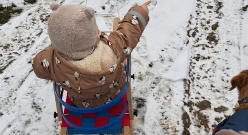 Így élvezi a havat Dallos Bogi és Puskás Peti kisfia – Óriási képgaléria