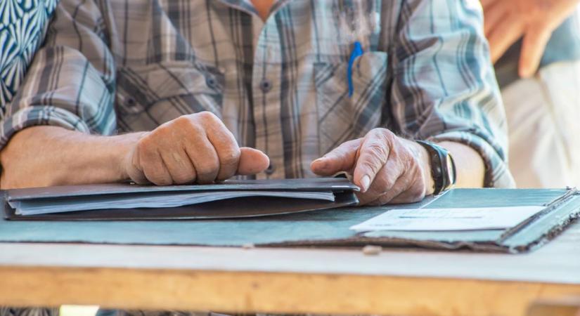 Bárkit kirúghatnak nyugdíj előtt? Ezt érdemes tudni a védett korról és a jogi lehetőségekről