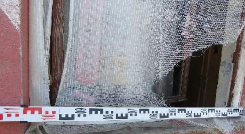 Már a párna alatt sem volt biztonságban – így nyúlta le nagyapja pénzét a jászapáti férfi