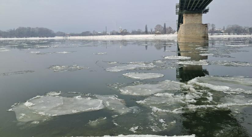 Megindult a jégzajlás a Dunán, és a Balaton is befagyott