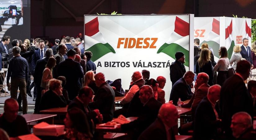 Hatalmas betűkkel leplezte le a Fidesz a kongresszusán, ezzel vágnak neki a 2026-os választásnak
