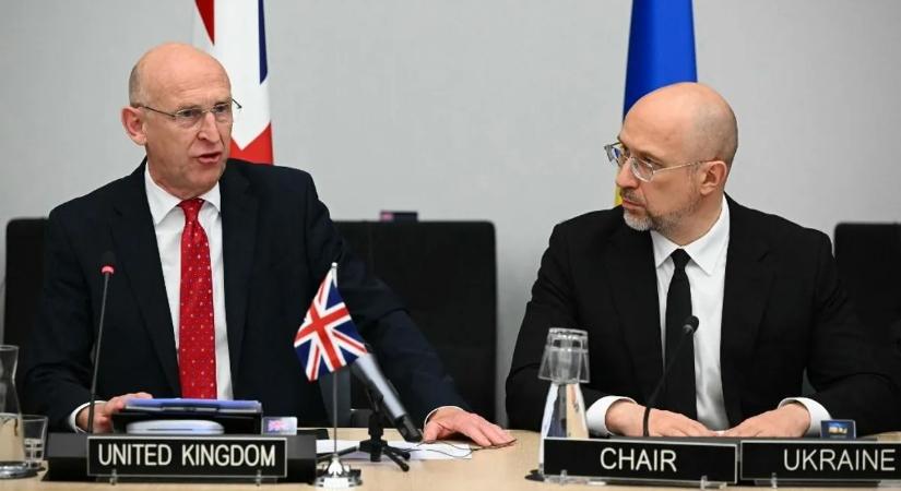 Száz évre előre: London fegyverekkel kötelezi el magát Ukrajna mellett