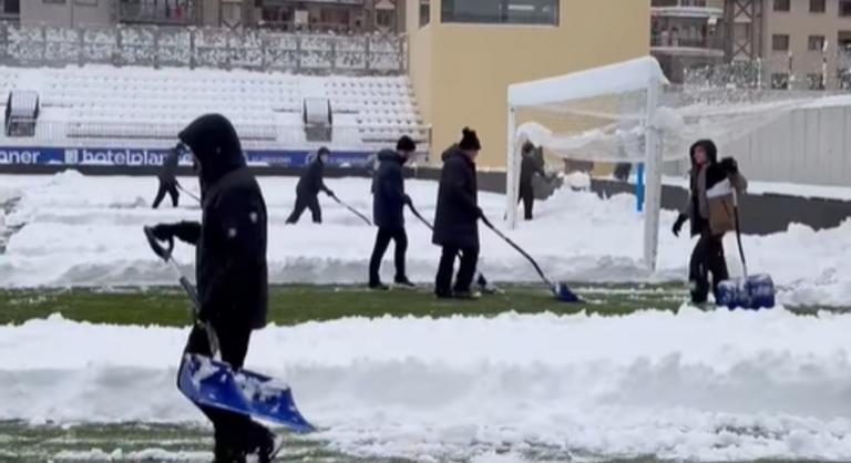 A világbajnok klubtulaj is láthatta a vírusként terjedő videót: Túrjad a havat, ...!