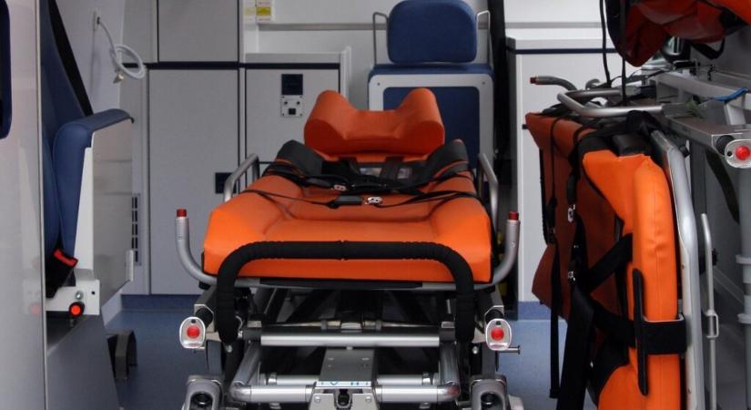 Tömegkarambol az autópályán, óriási a torlódás, mentőhelikopter ment a helyszínre