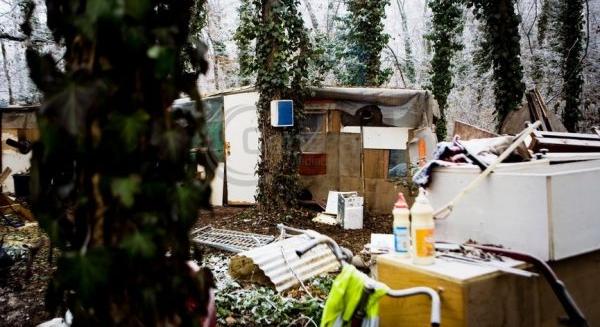 Karácsony óta fagyoskodott három gyerek egy romos házban Kőbányán, víz és áram nélkül szenvedtek