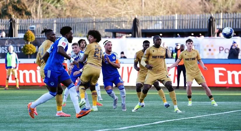 Óriási meglepetés az FA-kupában, hatodik ligás csapat búcsúztatta a címvédőt!